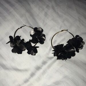 Earring pair